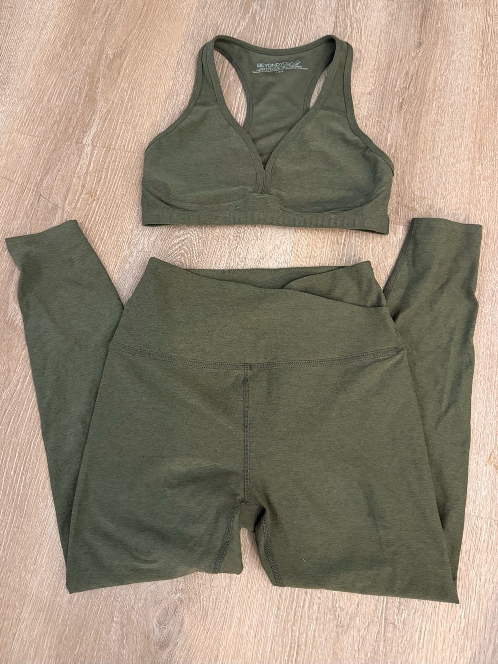 Beyond Yoga āat your leisure ā High-Waist Crossover Leggings w/matching bra